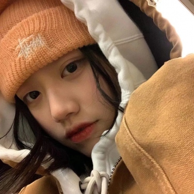 女生简单大方气质微信头像(11)