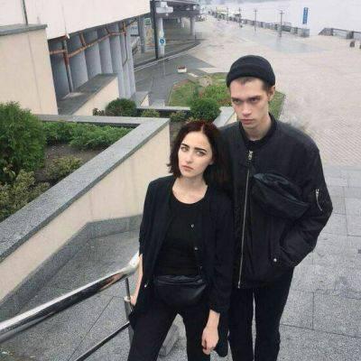 情侣头像欧美一左一右两张唯美(1)