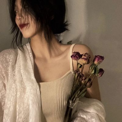 高冷又有气质的女生微信头像(9)