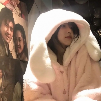 女生简单大方气质微信头像(4)