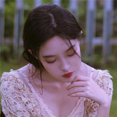 短发女生伤感的头像真人版侧面(5)