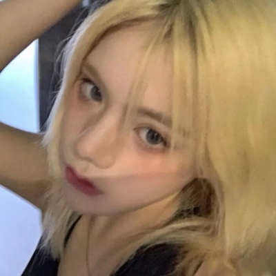 女生简单大方气质微信头像(10)