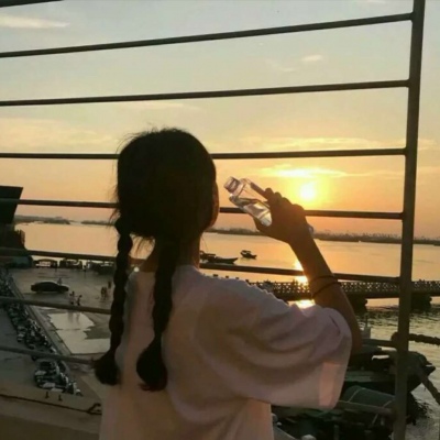 孤独的背影：唯美伤感头像精选(3)