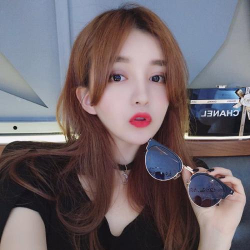 大笑女生头像阳光开朗(15)
