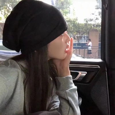 女生简单大方气质微信头像(8)
