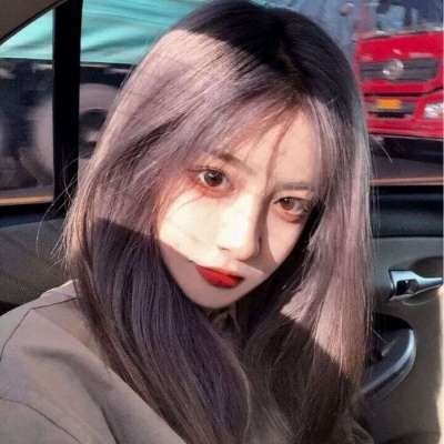好看的染发女生头像图片(9)