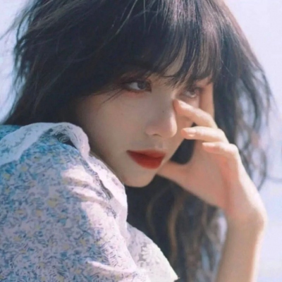 氛围感十足又高级真人的女生头像(5)