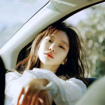 氛围感十足又高级真人的女生头像(3)