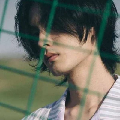 男生文艺冷淡系微信头像(17)
