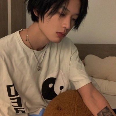 头像男生成熟干净痞帅真人图集(15)