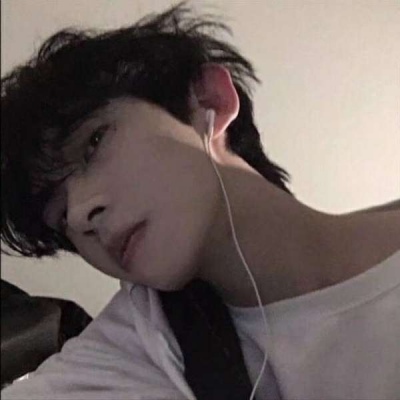 最近很火的优质男生头像真人(8)